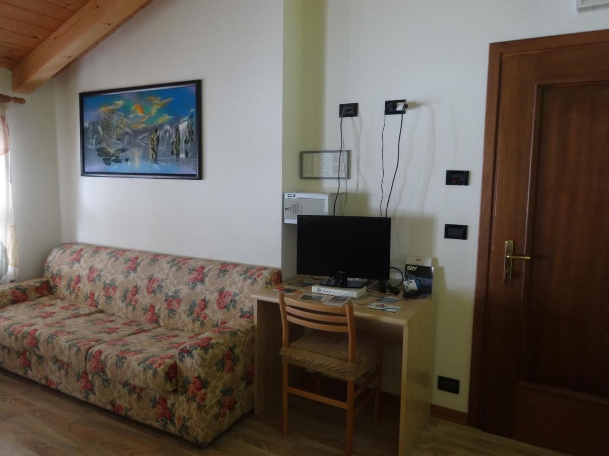 Hotel Genzianella Presenaio 外观 照片