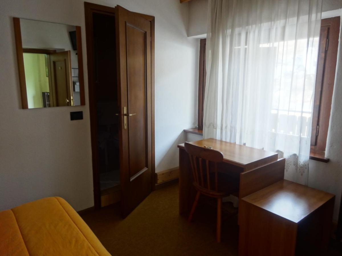 Hotel Genzianella Presenaio 外观 照片